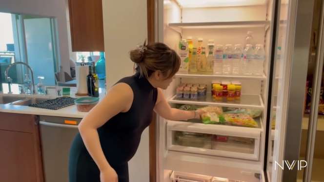 5 Potret Dapur Minimalis Nikita Willy di Amerika, Nyetok Sambal Beku di Kulkas