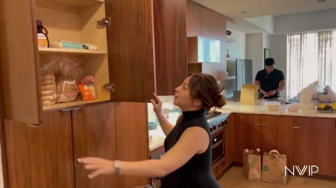 5 Potret Dapur Minimalis Nikita Willy di Amerika, Nyetok Sambal Beku di Kulkas