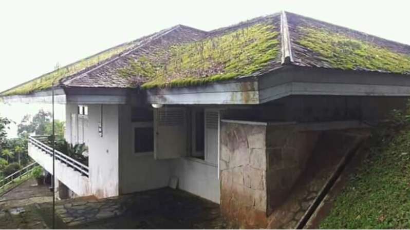 10 Potret Vila Soekarno yang Terbengkalai di Kawasan Puncak Bogor, Ada Tangga Keramat!