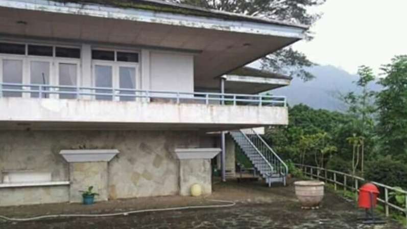 10 Potret Vila Soekarno yang Terbengkalai di Kawasan Puncak Bogor, Ada Tangga Keramat!