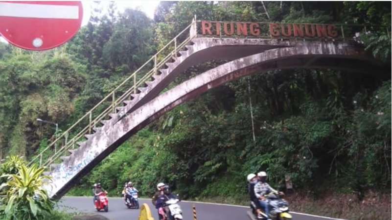 10 Potret Vila Soekarno yang Terbengkalai di Kawasan Puncak Bogor, Ada Tangga Keramat!