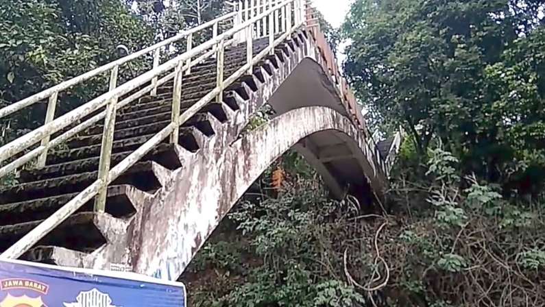 10 Potret Vila Soekarno yang Terbengkalai di Kawasan Puncak Bogor, Ada Tangga Keramat!