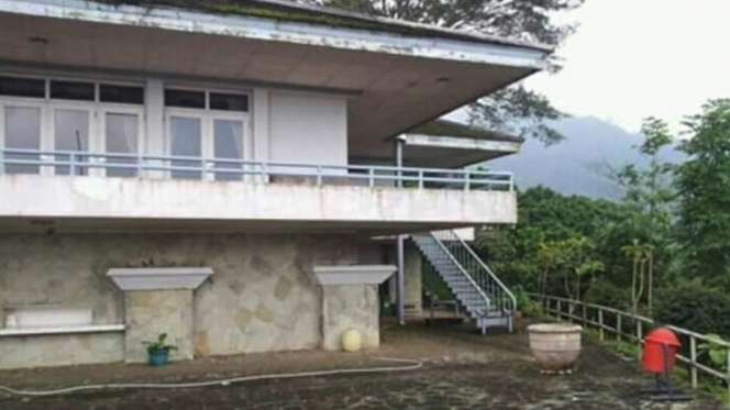 10 Potret Vila Soekarno yang Terbengkalai di Kawasan Puncak Bogor, Ada Tangga Keramat!