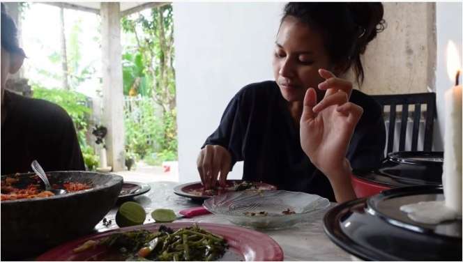 10 Potret Rumah Orangtua Indah Permatasari yang Jarang Tersorot, Ada Kebun Buah Luas!