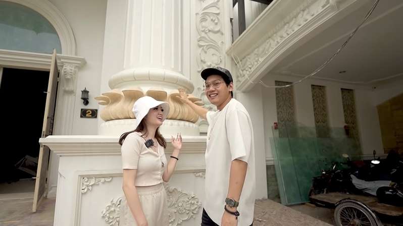 12 Potret Rumah Baru Indra Kenz 'Crazy Rich Medan', Mewah Bak Istana Seharga Rp30 Miliar!