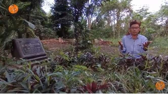 Setelah 15 Tahun Berlalu, Inilah 7 Potret Makam Taufik Savalas yang Kondisinya Disorot
