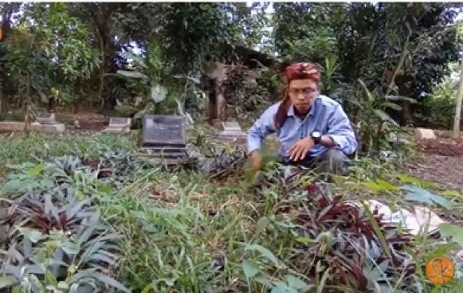 Setelah 15 Tahun Berlalu, Inilah 7 Potret Makam Taufik Savalas yang Kondisinya Disorot