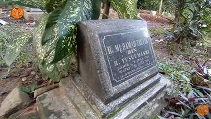 Setelah 15 Tahun Berlalu, Inilah 7 Potret Makam Taufik Savalas yang Kondisinya Disorot