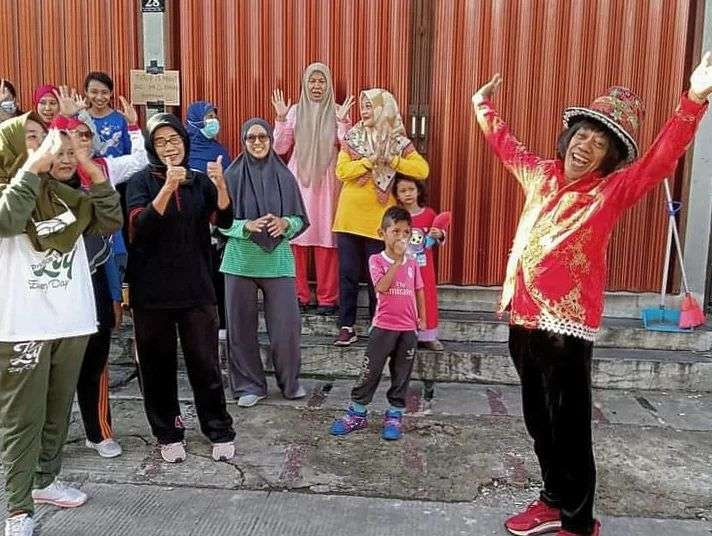 Ingat Pesulap Pak Tarno? Sempat Dikabarkan Jatuh Miskin, Lihat 8 Potret Kondisinya Sekarang!