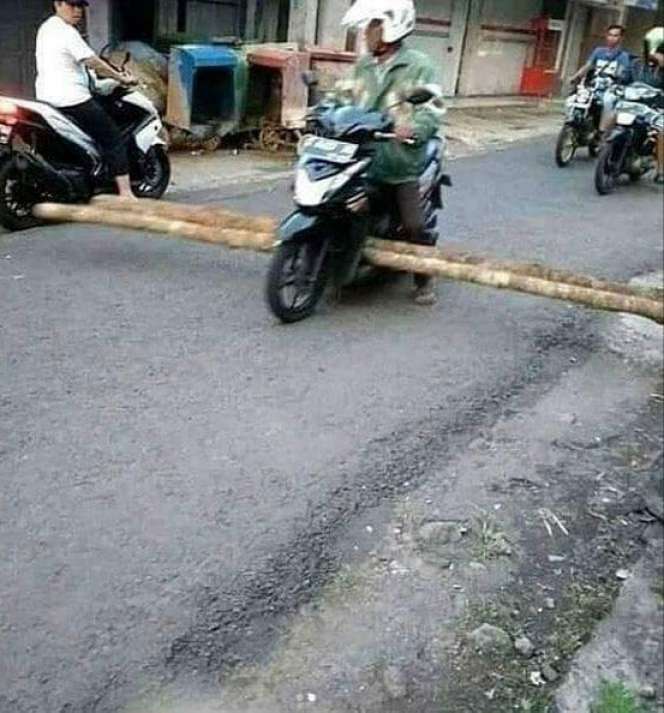 10 Momen Orang Melanggar Aturan, Bikin Heran Sendiri Lihat Aksinya