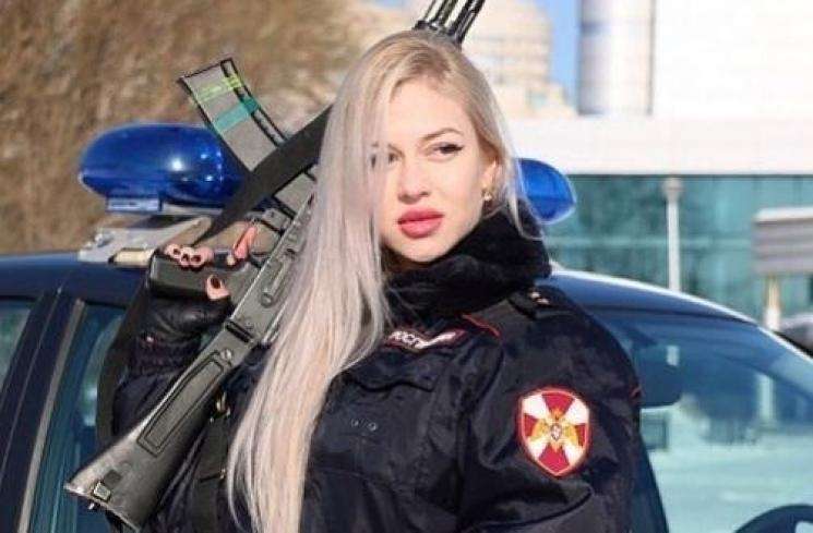 8 Potret Tentara Cantik Rusia Pengawal Putin yang Dipecat karena Jadi Ratu Kecantikan, Bak Barbie Hidup!