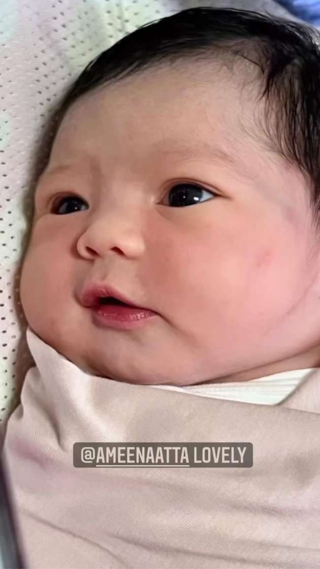 10 Potret Si Cantik Baby Ameena Hanna, Aurel: Pipi Chubby Seperti Mochi Strawberry