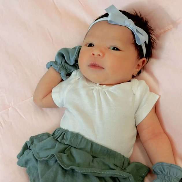 10 Potret Si Cantik Baby Ameena Hanna, Aurel: Pipi Chubby Seperti Mochi Strawberry