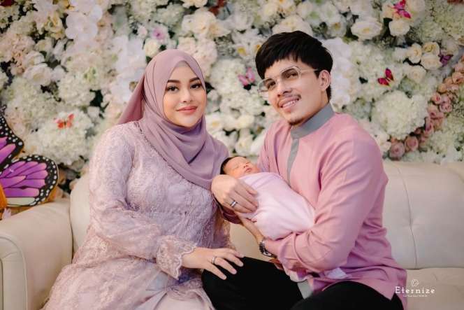 10 Potret Si Cantik Baby Ameena Hanna, Aurel: Pipi Chubby Seperti Mochi Strawberry