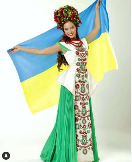 7 Potret Ratu Kecantikan Ukraina Anastasiia Lenna Angkat Senjata Lawan Rusia, Siap Bela Negara!