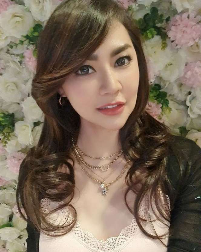 7 Potret Terbaru Tessa Kaunang, Makin Hot Usai Sulam Bibir!