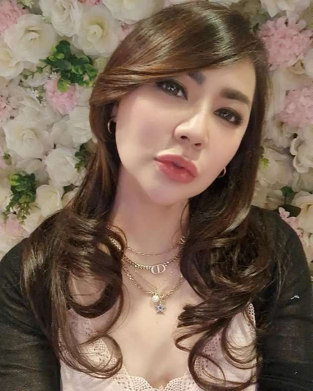 7 Potret Terbaru Tessa Kaunang, Makin Hot Usai Sulam Bibir!
