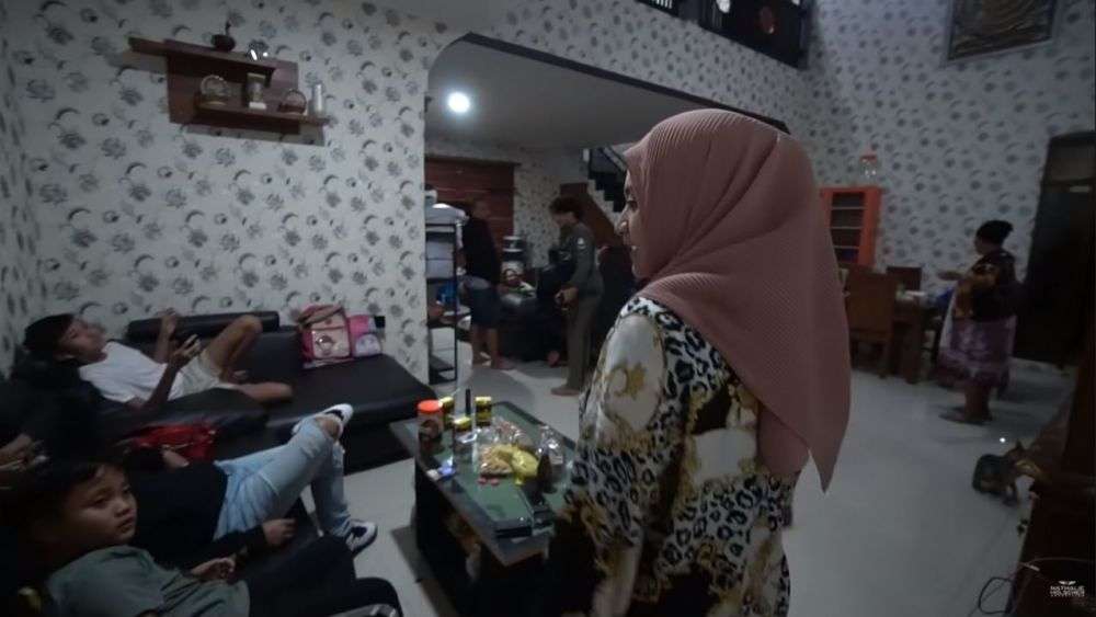 10 Potret Rumah Orangtua Sule di Kampung Halaman, Ternyata Tak Kalah Mewahnya!