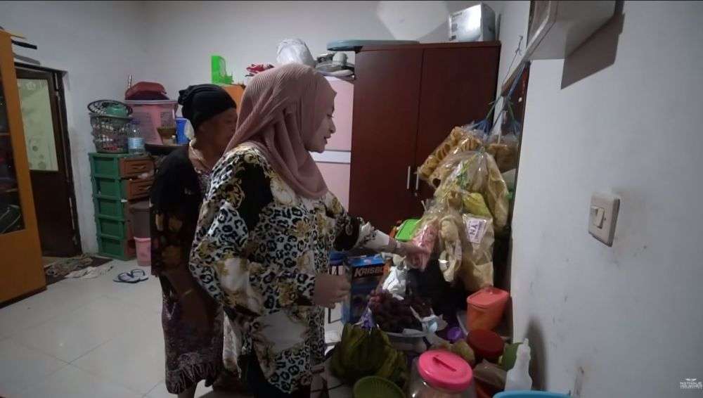 10 Potret Rumah Orangtua Sule di Kampung Halaman, Ternyata Tak Kalah Mewahnya!