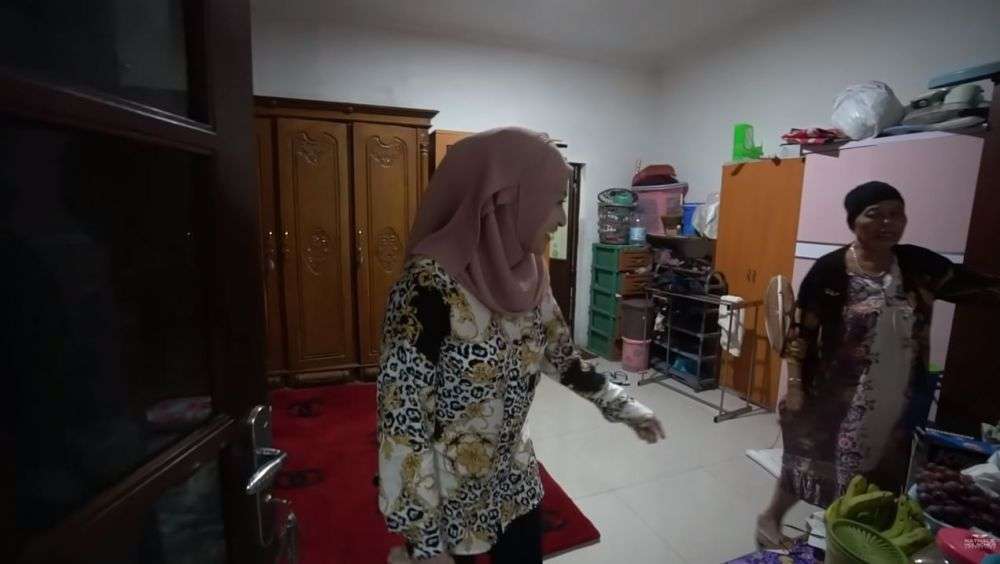 10 Potret Rumah Orangtua Sule di Kampung Halaman, Ternyata Tak Kalah Mewahnya!