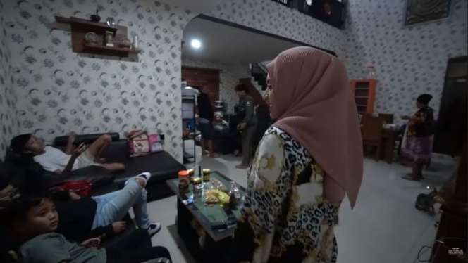 10 Potret Rumah Orangtua Sule di Kampung Halaman, Ternyata Tak Kalah Mewahnya!