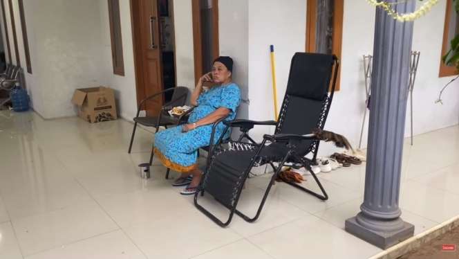 10 Potret Rumah Orangtua Sule di Kampung Halaman, Ternyata Tak Kalah Mewahnya!