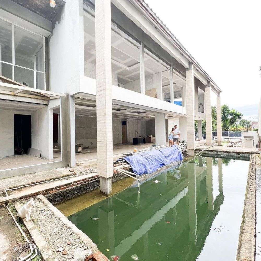 Tinggal Tahap Finishing, Bocoran Rumah Ayu Dewi yang Super Mewah Bergaya Eropa