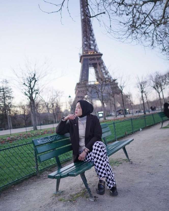 7 Momen Keseruan Ririe Fairus di Paris, Impian yang Jadi Nyata!