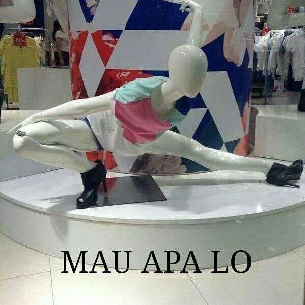 10 Penampakan Manekin Lucu di Depan Toko, Bentuknya Bikin Ngakak!