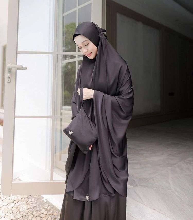 10 Potret Terbaru Laudya Cynthia Bella, Disebut Terlalu Kurus Hingga Bikin Khawatir!