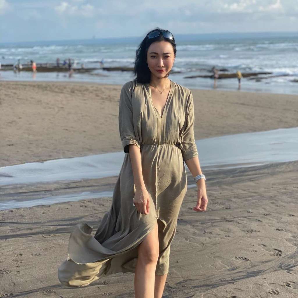 10 Potret Ibunda Livy Renata ‘Crazy Rich’ yang Baru Terekspos, Tajir Melintir & Cantik Bak ABG