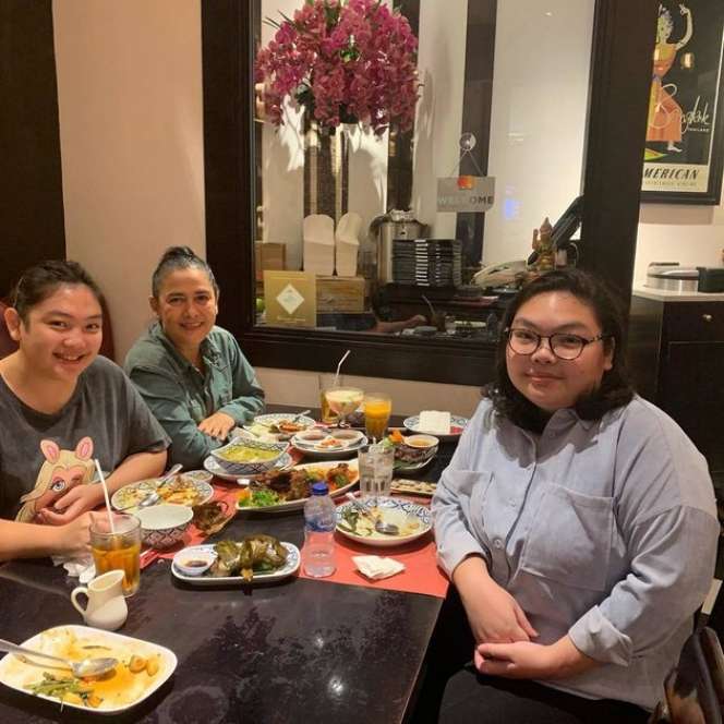 7 Potret Kedekatan Lydia Kandou Bareng Anak David Sumendap, Siap Jadi Ibu Sambung?