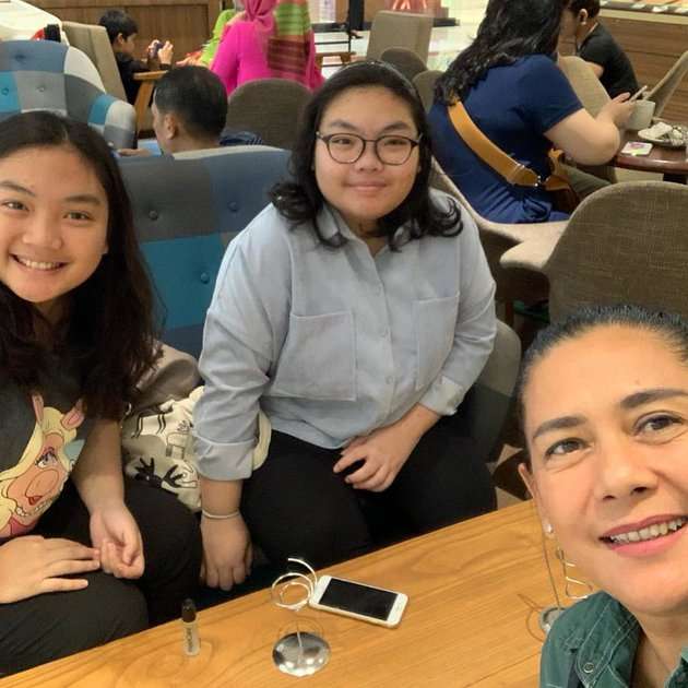 7 Potret Kedekatan Lydia Kandou Bareng Anak David Sumendap, Siap Jadi Ibu Sambung?