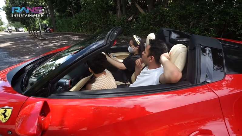 10 Gaya Keren Nagita Slavina Nyetir Ferrari Seharga Rp12 Miliar, Raffi Ahmad : Aduh Rusak!