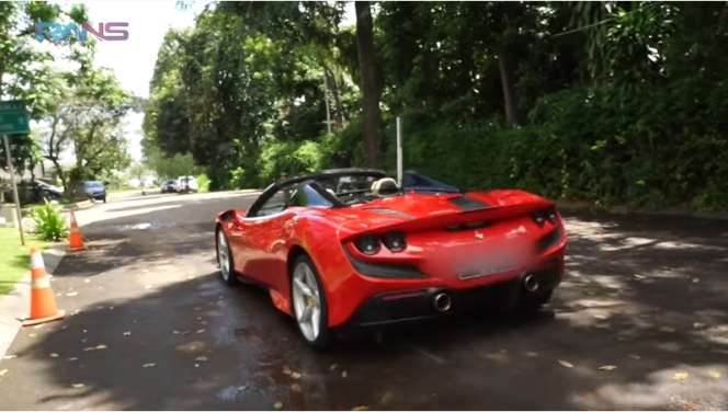 10 Gaya Keren Nagita Slavina Nyetir Ferrari Seharga Rp12 Miliar, Raffi Ahmad : Aduh Rusak!