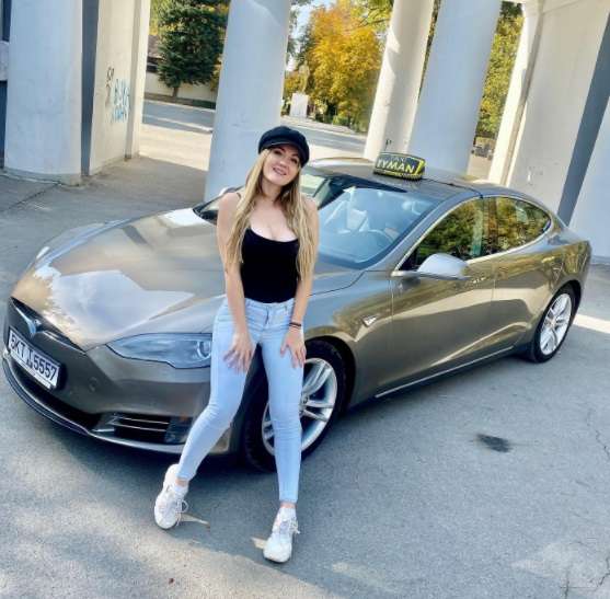 6 Potret Nastya Tuman, Wanita Viral yang Jago Kendarai Tank Rusia!