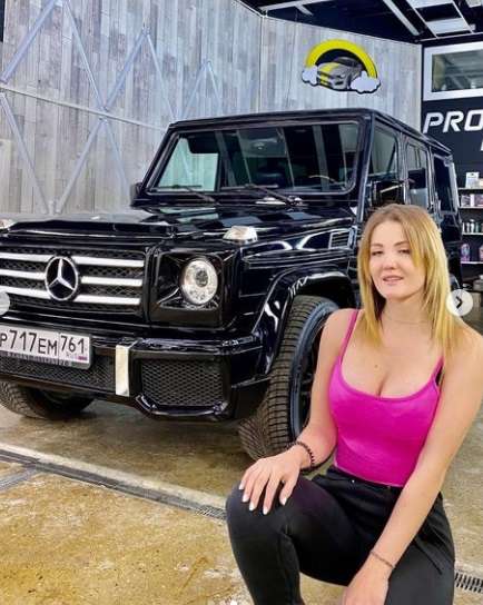 6 Potret Nastya Tuman, Wanita Viral yang Jago Kendarai Tank Rusia!