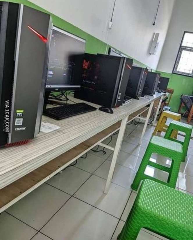 10 Potret Janggal di Sekolah Ini Bikin Mikir Keras, Kok Bisa?