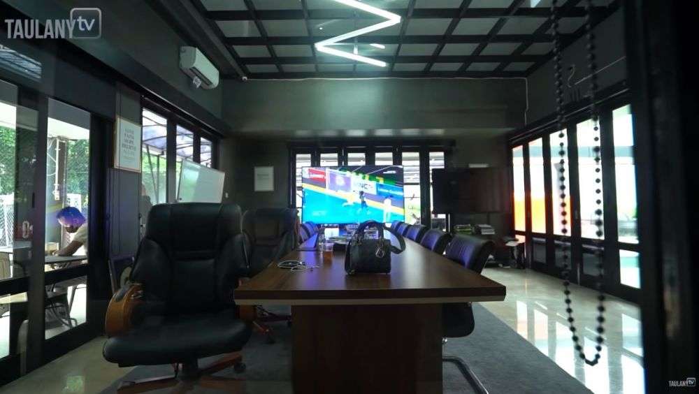 10 Potret Kantor Atta Halilintar yang Jadi ‘Pabrik Konten’, Super Mewah Ada Lapangan Futsal