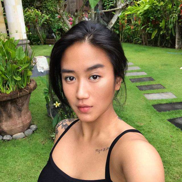 7 Potret Renatta Moeloek Tanpa Makeup, Parasnya Bikin Susah Kedip!