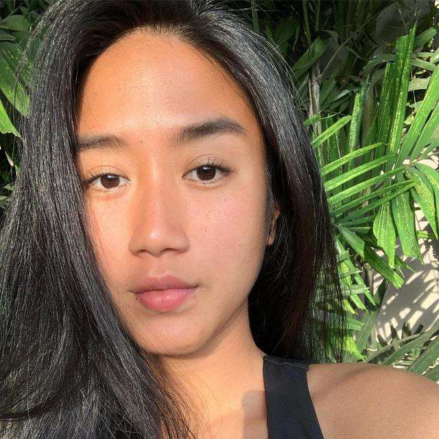 7 Potret Renatta Moeloek Tanpa Makeup, Parasnya Bikin Susah Kedip!