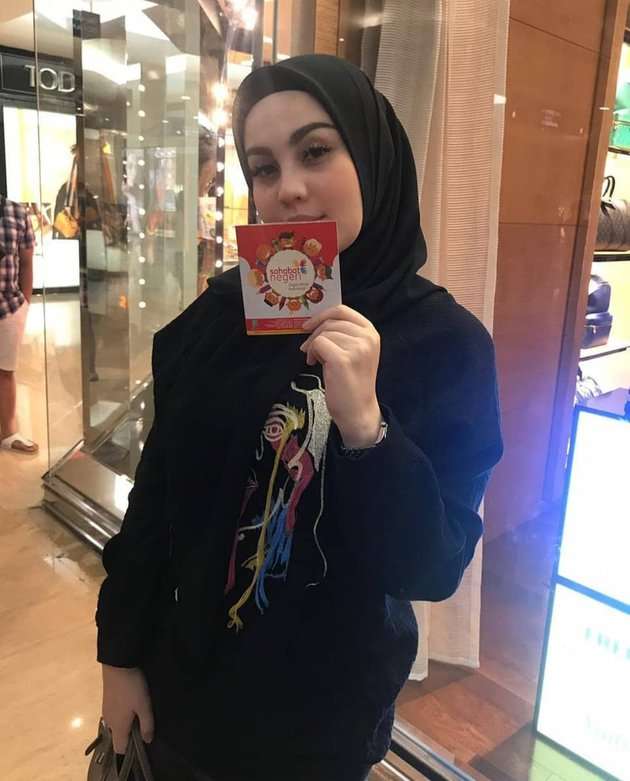 Potret 6 Seleb Usai Keluar Dari Penjara, Gaya Angelina Sondakh Curi Perhatian!