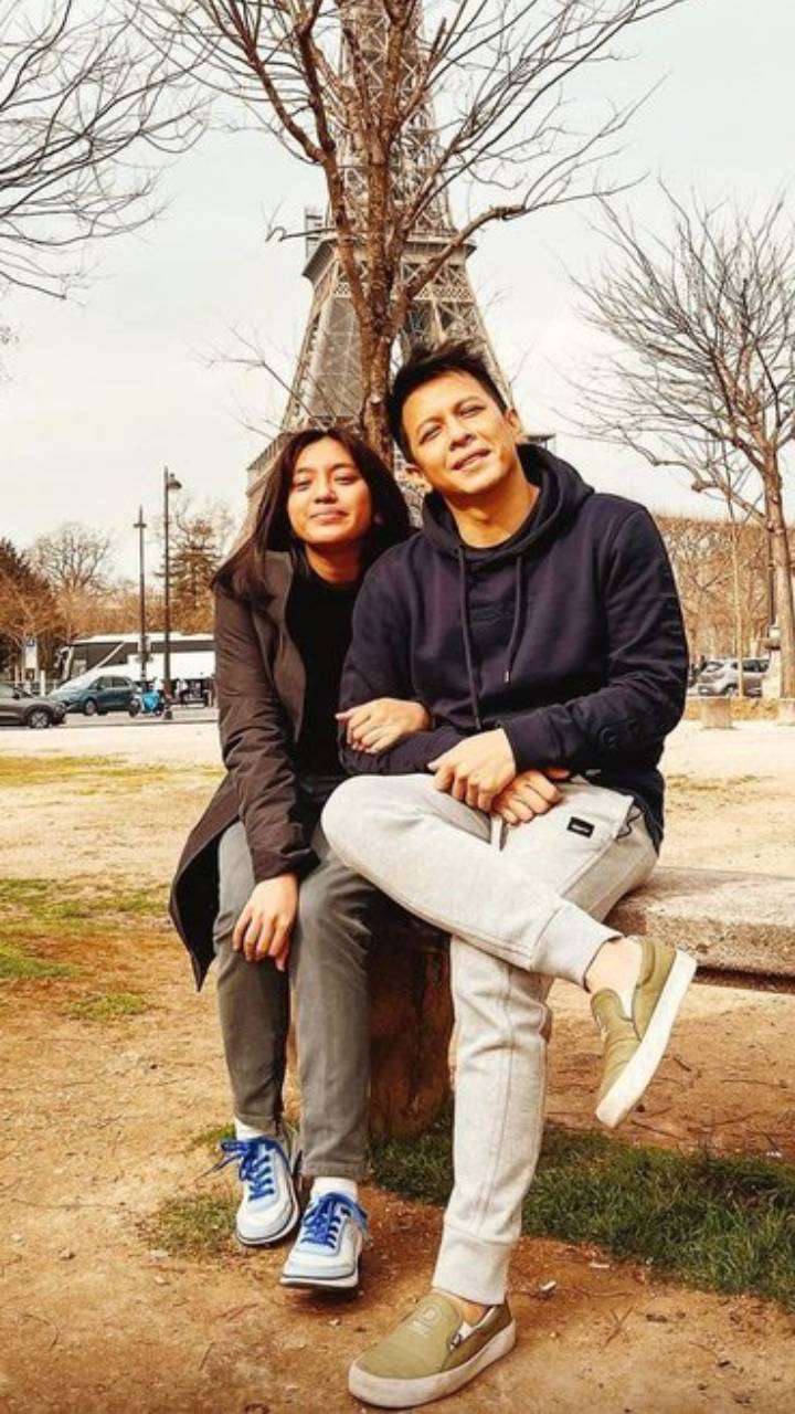 Momen Manis Ariel NOAH Jalan-Jalan di Paris Bareng Sang Putri