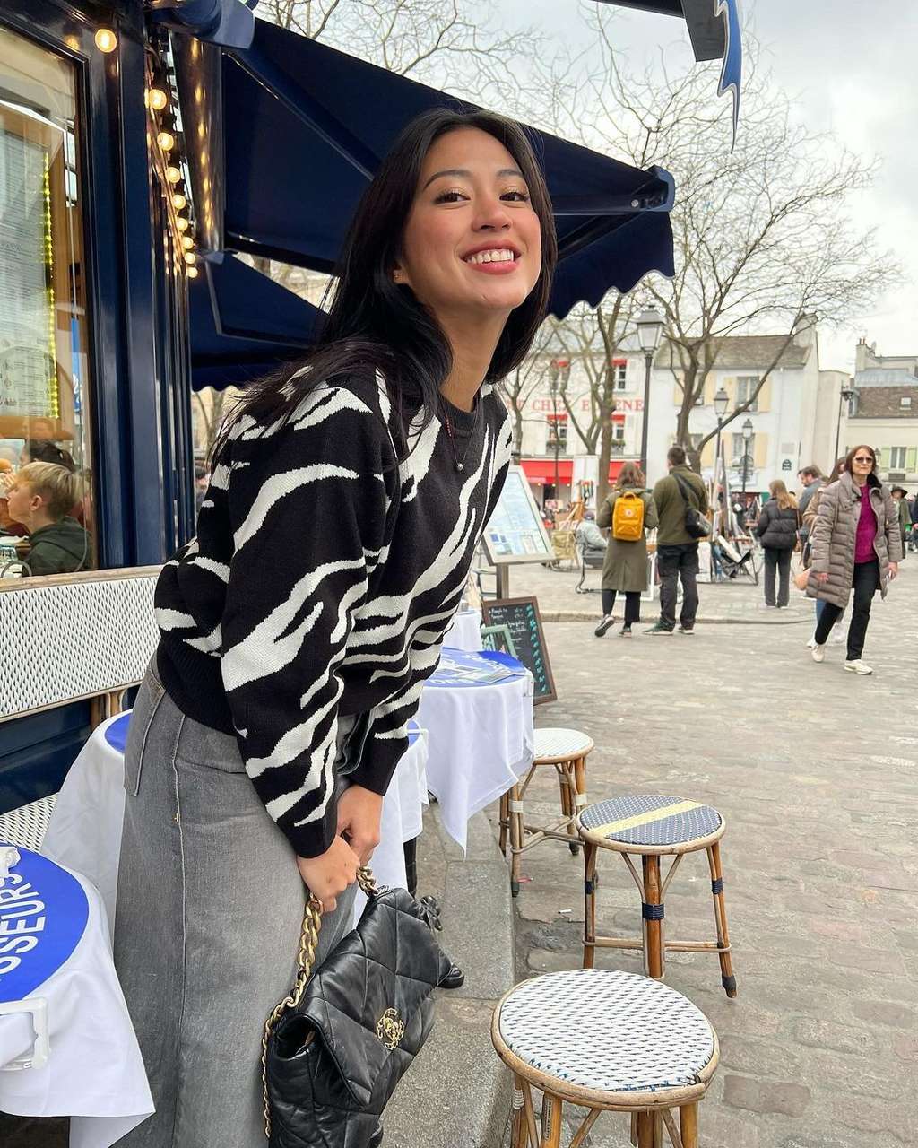 10 Potret Kedekatan Tyna Kanna & Putri Ariel NOAH di Paris, Didoakan Jadi Ibu Sambung!
