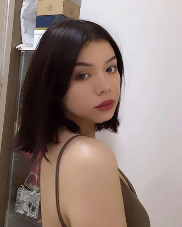 10 Potret Rena Adik Mendiang Olga Syahputra yang Tak Pernah Terekspos, Cantik & Hot Banget!