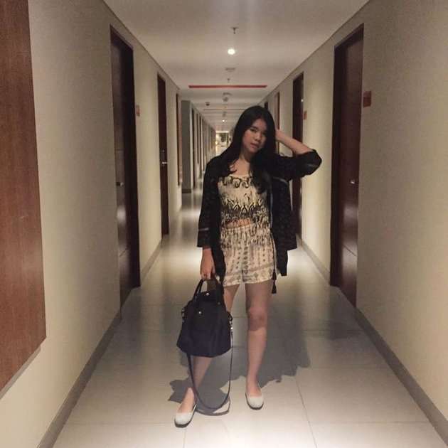 10 Potret Rena Adik Mendiang Olga Syahputra yang Tak Pernah Terekspos, Cantik & Hot Banget!