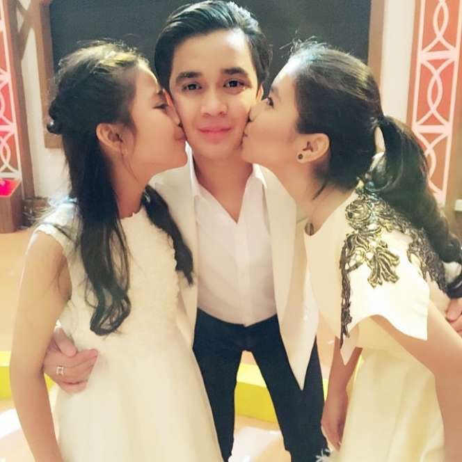 10 Potret Rena Adik Mendiang Olga Syahputra yang Tak Pernah Terekspos, Cantik & Hot Banget!