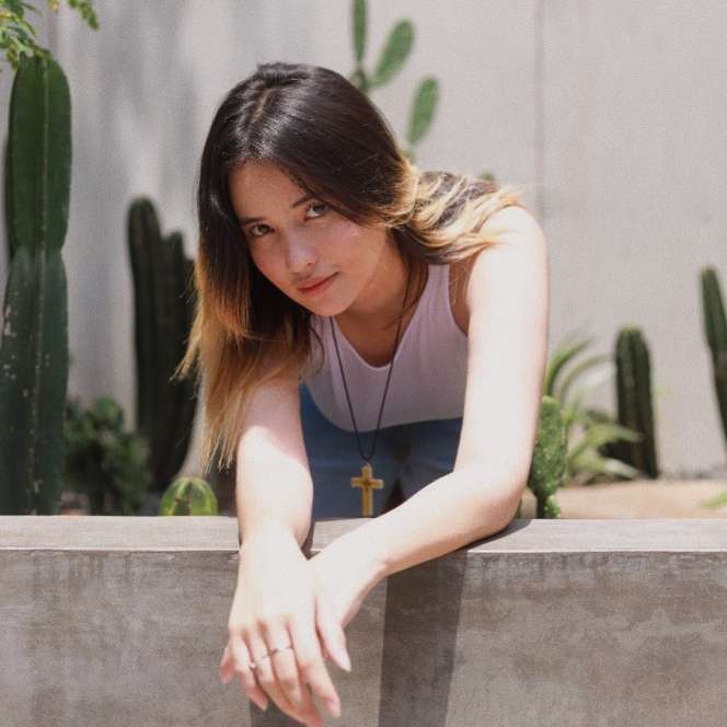 8 Potret Rheina Asisten Pribadi Ke-15 Hotman Paris yang Viral, Parasnya Bikin Susah Kedip!