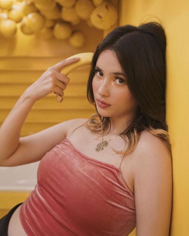 8 Potret Rheina Asisten Pribadi Ke-15 Hotman Paris yang Viral, Parasnya Bikin Susah Kedip!