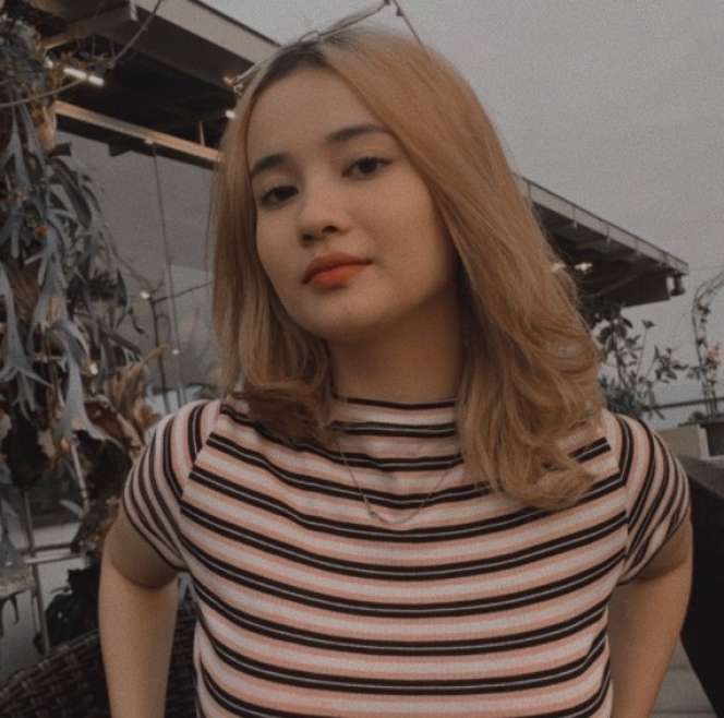 8 Potret Rheina Asisten Pribadi Ke-15 Hotman Paris yang Viral, Parasnya Bikin Susah Kedip!